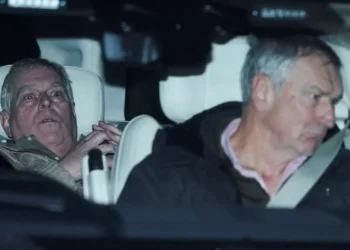 Governo ponderar retirar André da linha de sucessão ao trono