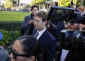 Dono do Facebook e Instagram vai pela primeira vez a tribunal responder ao “vício” nas redes sociais