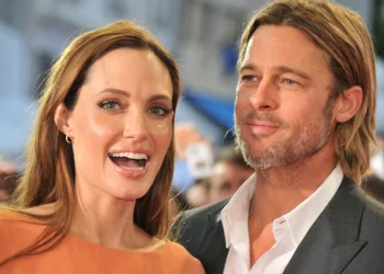 Filho mais velho de Angelina Jolie abandona sobrenome de Brad Pitt