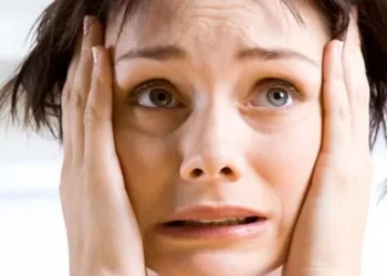 Muito além de uma mania: o que é o TOC e como ele pode abalar sua vida